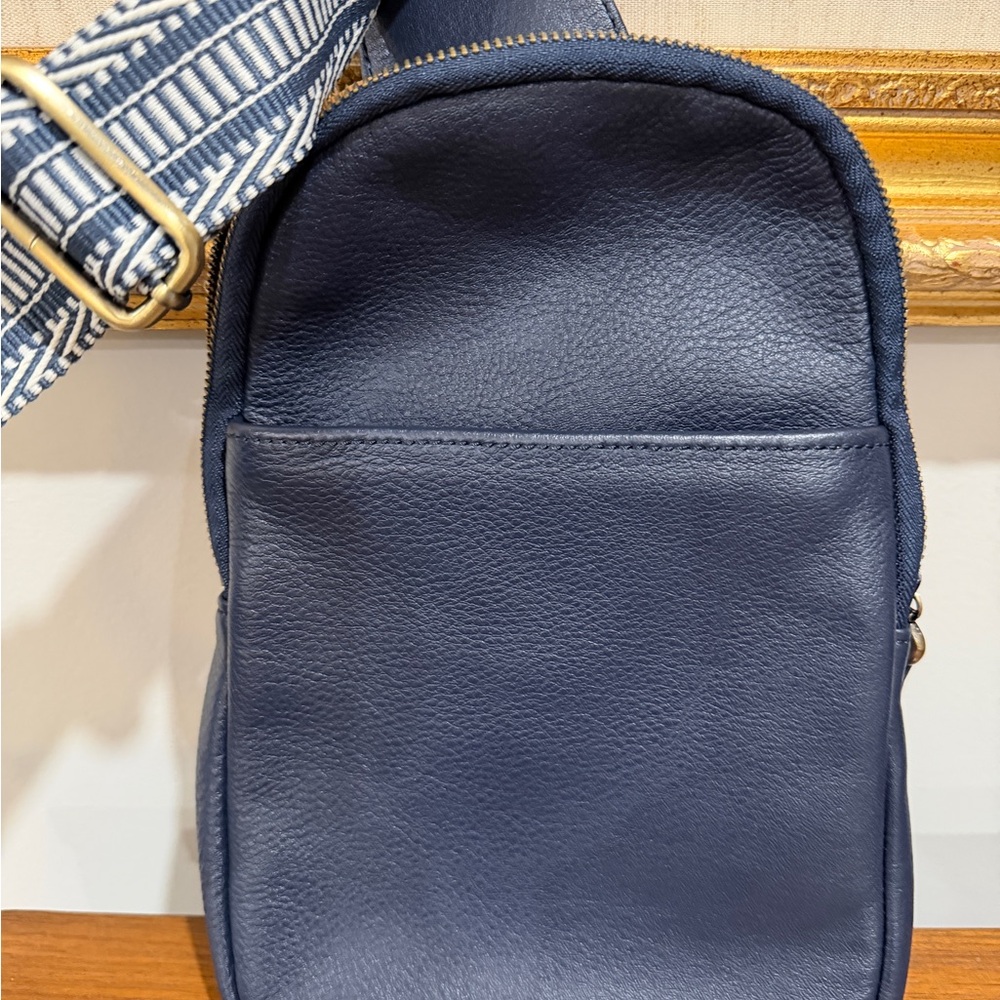 HOBO Cass Sling Bag